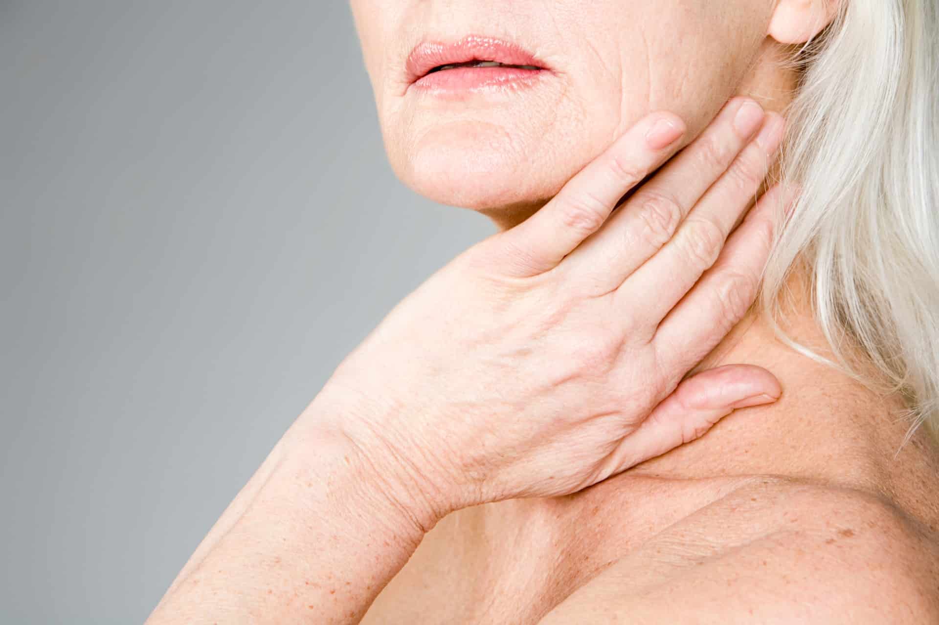 woman having a neck pain